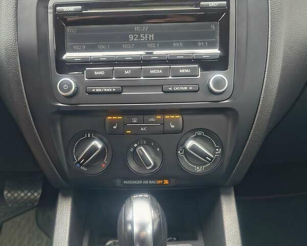 Фольксваген Джетта 2013 в Львове на Automoto.ua Красный Фольксваген Джетта, объемом двигателя 1.97 л и пробегом 101 тыс. км за 9200 $, фото 18 на Automoto.ua