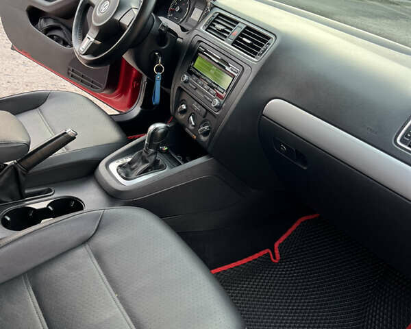 Червоний Фольксваген Джетта, об'ємом двигуна 2.5 л та пробігом 190 тис. км за 9700 $, фото 8 на Automoto.ua