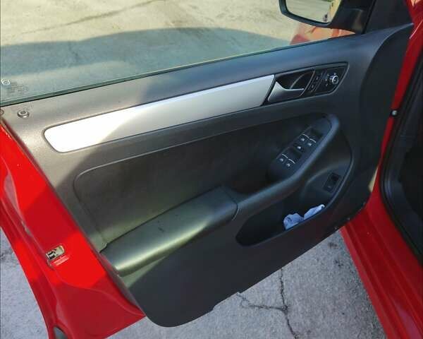 Красный Фольксваген Джетта, объемом двигателя 1.8 л и пробегом 230 тыс. км за 7777 $, фото 7 на Automoto.ua