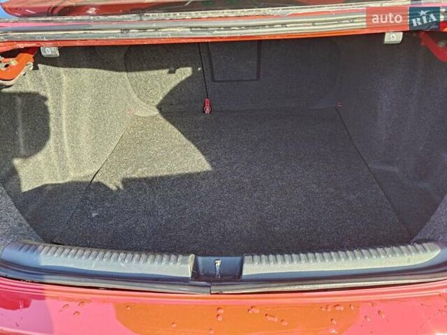 Красный Фольксваген Джетта, объемом двигателя 1.8 л и пробегом 230 тыс. км за 7777 $, фото 5 на Automoto.ua