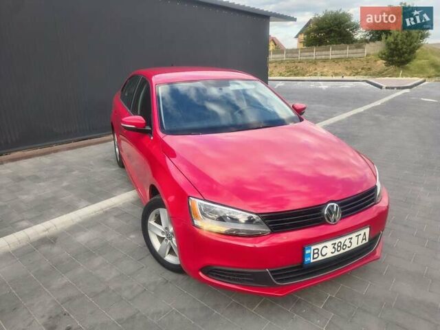 Фольксваген Джетта 2013 в Львове на Automoto.ua Красный Фольксваген Джетта, объемом двигателя 1.97 л и пробегом 101 тыс. км за 9200 $, фото 2 на Automoto.ua