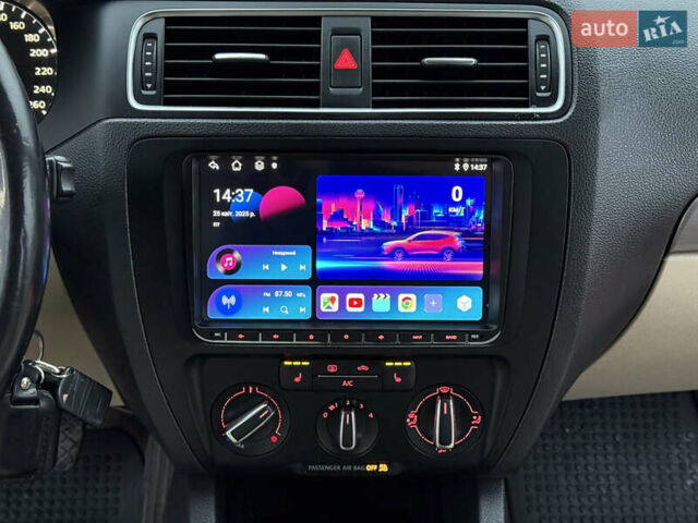 Червоний Фольксваген Джетта, об'ємом двигуна 1.8 л та пробігом 208 тис. км за 9850 $, фото 23 на Automoto.ua