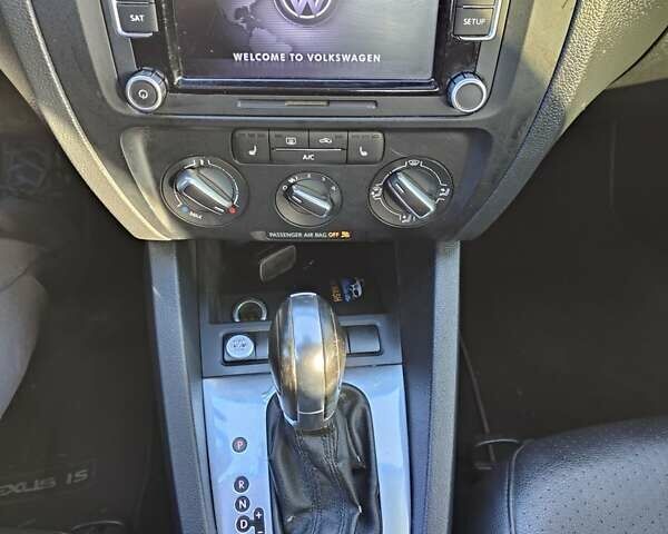 Красный Фольксваген Джетта, объемом двигателя 1.8 л и пробегом 230 тыс. км за 7777 $, фото 10 на Automoto.ua