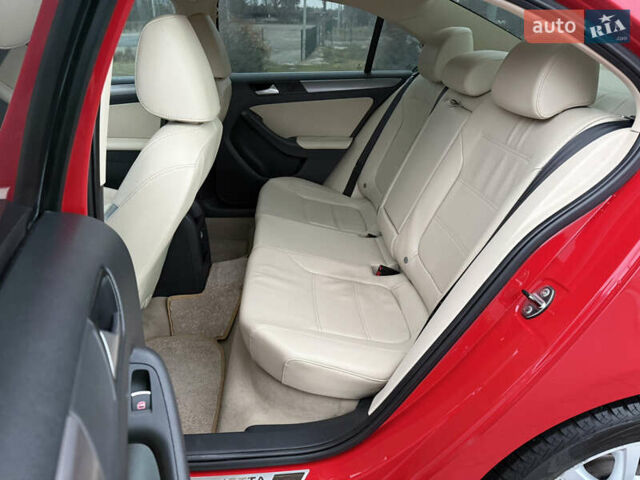 Червоний Фольксваген Джетта, об'ємом двигуна 1.8 л та пробігом 208 тис. км за 9850 $, фото 34 на Automoto.ua