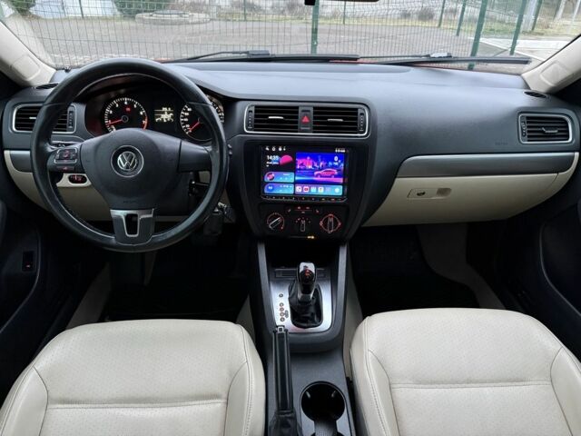 Красный Фольксваген Джетта, объемом двигателя 1.8 л и пробегом 208 тыс. км за 9850 $, фото 8 на Automoto.ua