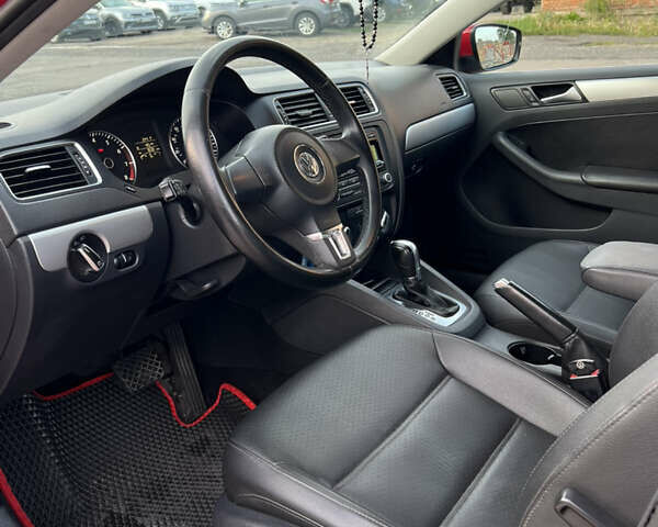 Червоний Фольксваген Джетта, об'ємом двигуна 2.5 л та пробігом 190 тис. км за 9700 $, фото 6 на Automoto.ua