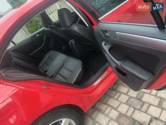 Фольксваген Джетта 2013 в Львове на Automoto.ua Красный Фольксваген Джетта, объемом двигателя 1.97 л и пробегом 101 тыс. км за 9200 $, фото 19 на Automoto.ua