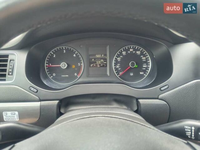 Фольксваген Джетта 2013 в Львове на Automoto.ua Красный Фольксваген Джетта, объемом двигателя 1.97 л и пробегом 101 тыс. км за 9200 $, фото 23 на Automoto.ua
