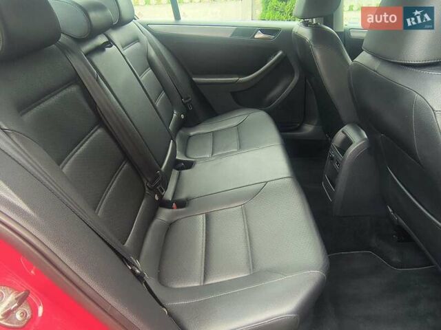 Фольксваген Джетта 2013 в Львове на Automoto.ua Красный Фольксваген Джетта, объемом двигателя 1.97 л и пробегом 101 тыс. км за 9200 $, фото 13 на Automoto.ua