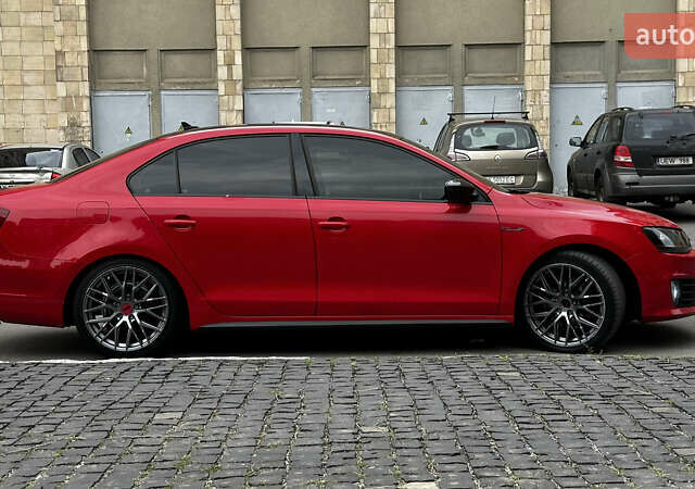 Красный Фольксваген Джетта, объемом двигателя 2 л и пробегом 179 тыс. км за 13500 $, фото 7 на Automoto.ua