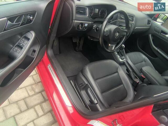 Фольксваген Джетта 2013 в Львове на Automoto.ua Красный Фольксваген Джетта, объемом двигателя 1.97 л и пробегом 101 тыс. км за 9200 $, фото 12 на Automoto.ua