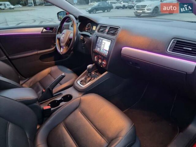 Красный Фольксваген Джетта, объемом двигателя 1.8 л и пробегом 180 тыс. км за 9000 $, фото 14 на Automoto.ua