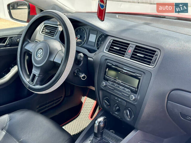 Червоний Фольксваген Джетта, об'ємом двигуна 1.8 л та пробігом 217 тис. км за 7990 $, фото 44 на Automoto.ua