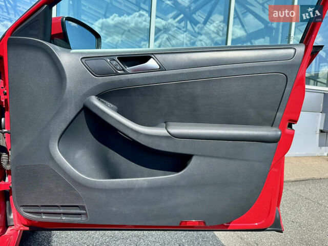 Червоний Фольксваген Джетта, об'ємом двигуна 1.8 л та пробігом 217 тис. км за 7990 $, фото 40 на Automoto.ua