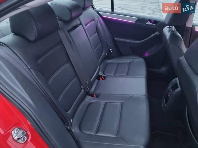 Красный Фольксваген Джетта, объемом двигателя 1.8 л и пробегом 180 тыс. км за 9000 $, фото 15 на Automoto.ua