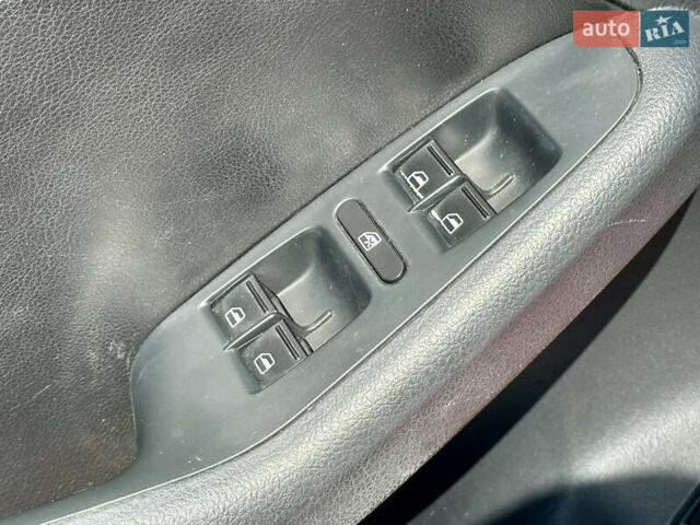 Червоний Фольксваген Джетта, об'ємом двигуна 1.8 л та пробігом 217 тис. км за 7990 $, фото 25 на Automoto.ua