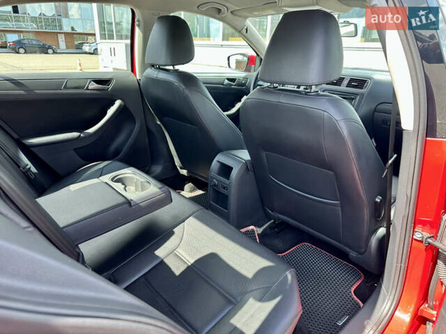 Червоний Фольксваген Джетта, об'ємом двигуна 1.8 л та пробігом 217 тис. км за 7990 $, фото 39 на Automoto.ua