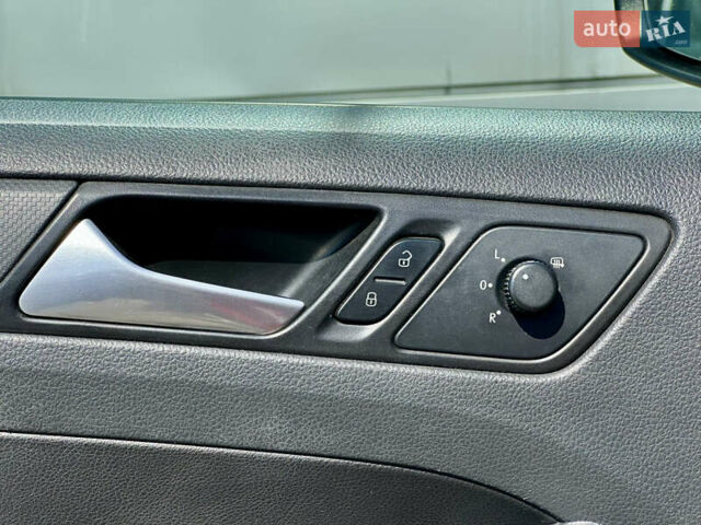 Червоний Фольксваген Джетта, об'ємом двигуна 1.8 л та пробігом 217 тис. км за 7990 $, фото 26 на Automoto.ua