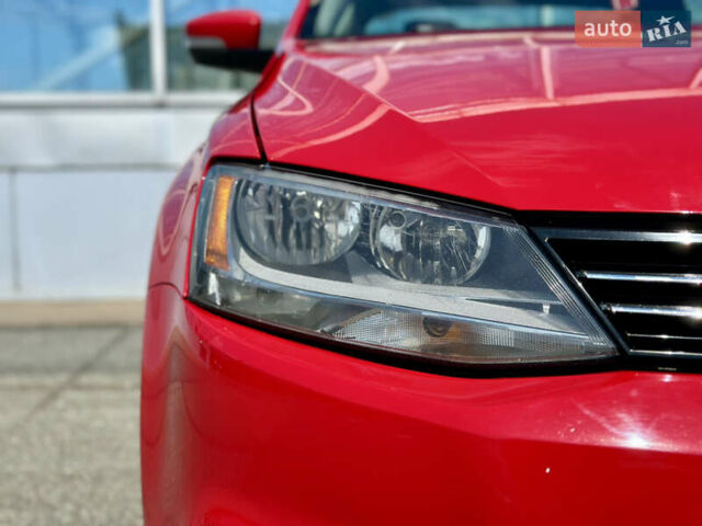 Червоний Фольксваген Джетта, об'ємом двигуна 1.8 л та пробігом 217 тис. км за 7990 $, фото 3 на Automoto.ua