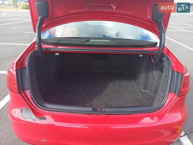 Красный Фольксваген Джетта, объемом двигателя 1.8 л и пробегом 263 тыс. км за 8300 $, фото 19 на Automoto.ua
