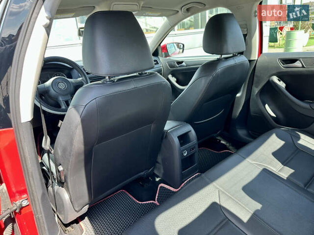 Червоний Фольксваген Джетта, об'ємом двигуна 1.8 л та пробігом 217 тис. км за 7990 $, фото 35 на Automoto.ua