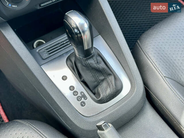 Червоний Фольксваген Джетта, об'ємом двигуна 1.8 л та пробігом 217 тис. км за 7990 $, фото 49 на Automoto.ua