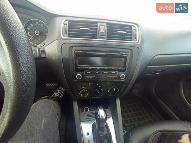 Красный Фольксваген Джетта, объемом двигателя 1.8 л и пробегом 263 тыс. км за 8300 $, фото 11 на Automoto.ua