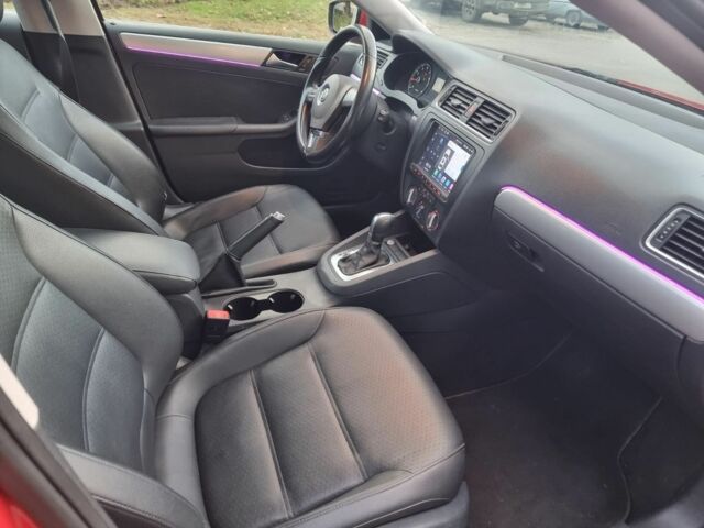 Красный Фольксваген Джетта, объемом двигателя 1.8 л и пробегом 94 тыс. км за 9000 $, фото 2 на Automoto.ua