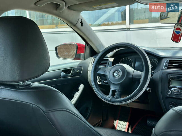 Червоний Фольксваген Джетта, об'ємом двигуна 1.8 л та пробігом 217 тис. км за 7990 $, фото 45 на Automoto.ua