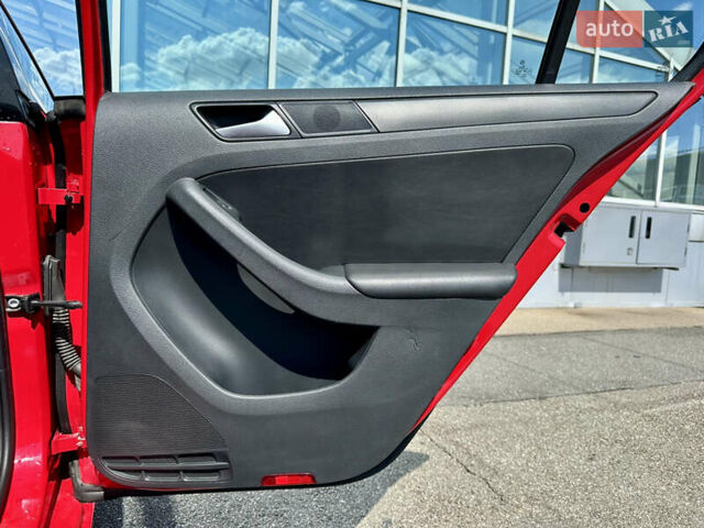 Червоний Фольксваген Джетта, об'ємом двигуна 1.8 л та пробігом 217 тис. км за 7990 $, фото 37 на Automoto.ua