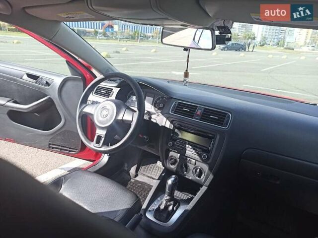 Красный Фольксваген Джетта, объемом двигателя 1.8 л и пробегом 263 тыс. км за 8300 $, фото 22 на Automoto.ua