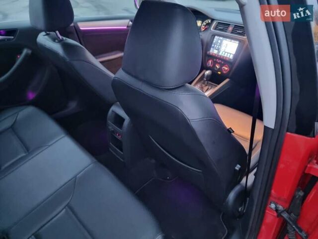 Красный Фольксваген Джетта, объемом двигателя 1.8 л и пробегом 180 тыс. км за 9000 $, фото 12 на Automoto.ua