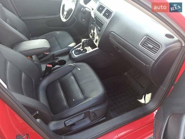 Красный Фольксваген Джетта, объемом двигателя 1.8 л и пробегом 263 тыс. км за 8300 $, фото 14 на Automoto.ua