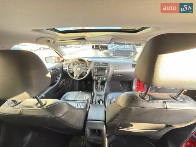 Красный Фольксваген Джетта, объемом двигателя 1.97 л и пробегом 193 тыс. км за 9500 $, фото 2 на Automoto.ua