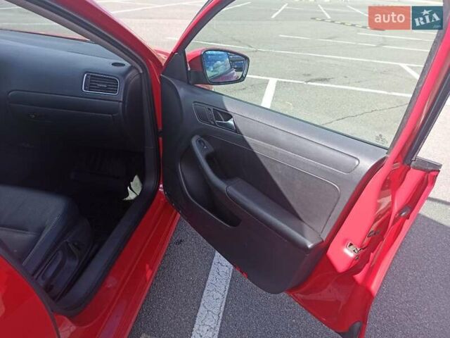 Красный Фольксваген Джетта, объемом двигателя 1.8 л и пробегом 263 тыс. км за 8300 $, фото 15 на Automoto.ua