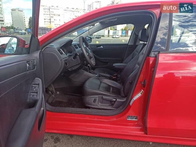 Красный Фольксваген Джетта, объемом двигателя 1.8 л и пробегом 263 тыс. км за 8300 $, фото 6 на Automoto.ua