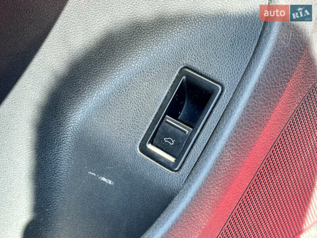 Червоний Фольксваген Джетта, об'ємом двигуна 1.8 л та пробігом 217 тис. км за 7990 $, фото 27 на Automoto.ua