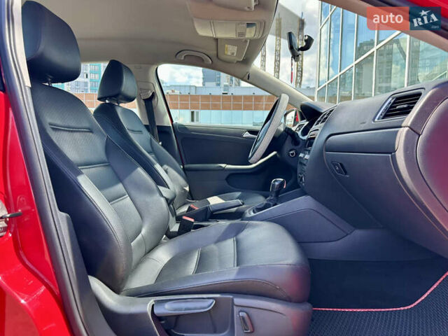 Червоний Фольксваген Джетта, об'ємом двигуна 1.8 л та пробігом 217 тис. км за 7990 $, фото 41 на Automoto.ua