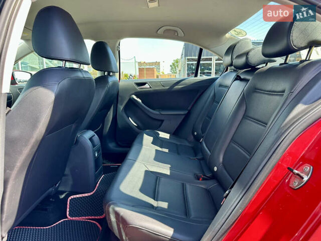 Червоний Фольксваген Джетта, об'ємом двигуна 1.8 л та пробігом 217 тис. км за 7990 $, фото 33 на Automoto.ua