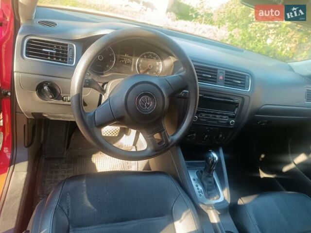 Красный Фольксваген Джетта, объемом двигателя 1.8 л и пробегом 175 тыс. км за 7550 $, фото 10 на Automoto.ua