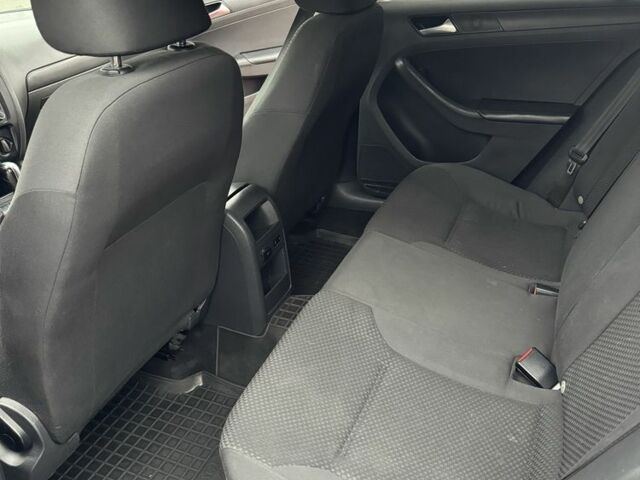 Червоний Фольксваген Джетта, об'ємом двигуна 2 л та пробігом 250 тис. км за 7500 $, фото 8 на Automoto.ua