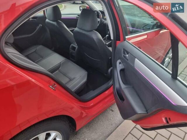 Красный Фольксваген Джетта, объемом двигателя 1.8 л и пробегом 180 тыс. км за 9000 $, фото 4 на Automoto.ua