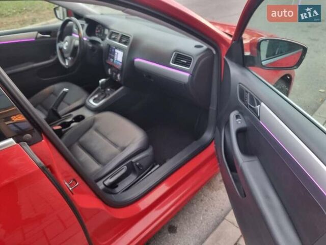 Красный Фольксваген Джетта, объемом двигателя 1.8 л и пробегом 180 тыс. км за 9000 $, фото 13 на Automoto.ua