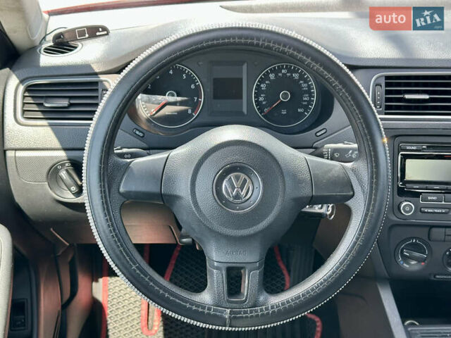 Червоний Фольксваген Джетта, об'ємом двигуна 1.8 л та пробігом 217 тис. км за 7990 $, фото 51 на Automoto.ua