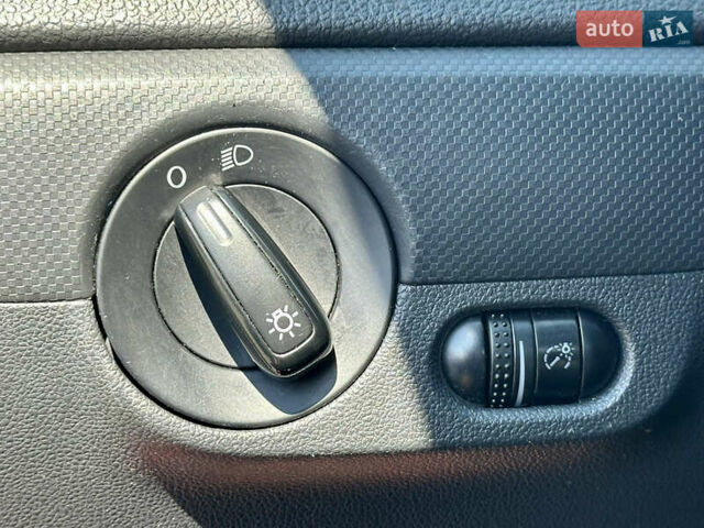 Червоний Фольксваген Джетта, об'ємом двигуна 1.8 л та пробігом 217 тис. км за 7990 $, фото 29 на Automoto.ua