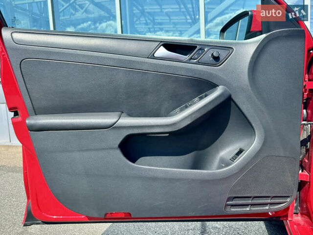 Червоний Фольксваген Джетта, об'ємом двигуна 1.8 л та пробігом 217 тис. км за 7990 $, фото 24 на Automoto.ua