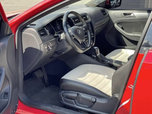 Красный Фольксваген Джетта, объемом двигателя 0 л и пробегом 145 тыс. км за 9400 $, фото 7 на Automoto.ua