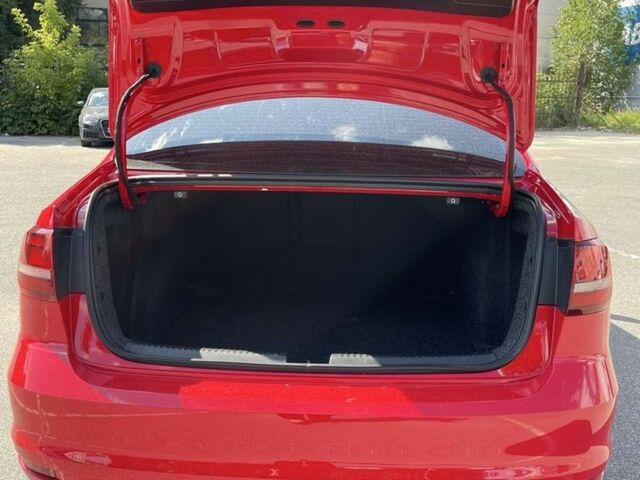 Красный Фольксваген Джетта, объемом двигателя 0 л и пробегом 145 тыс. км за 9400 $, фото 6 на Automoto.ua