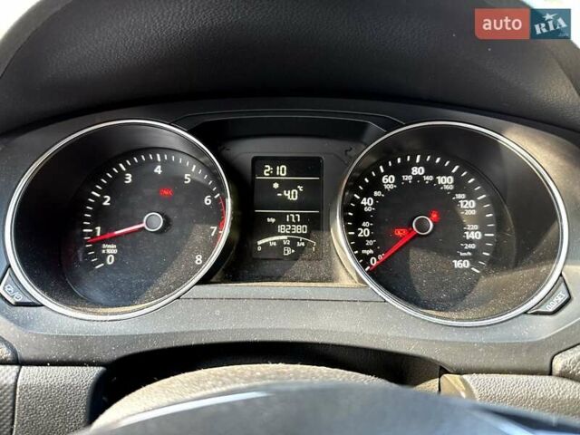 Фольксваген Джетта 2015 у Києві на Automoto.ua Червоний Фольксваген Джетта, об'ємом двигуна 1.4 л та пробігом 182 тис. км за 9400 $, фото 16 на Automoto.ua