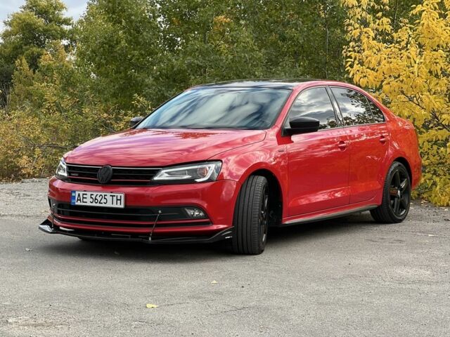 Красный Фольксваген Джетта, объемом двигателя 1.8 л и пробегом 179 тыс. км за 11000 $, фото 1 на Automoto.ua